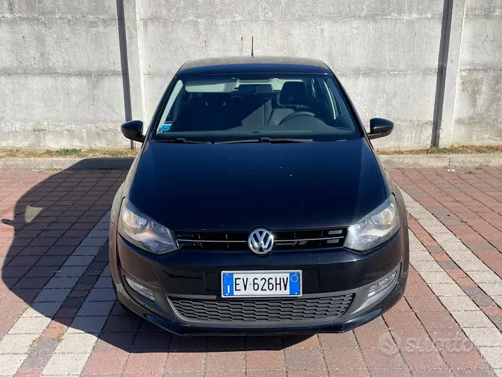 Volkswagen Polo 2015 photo 2