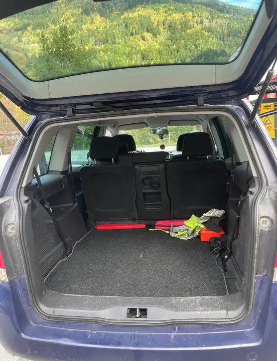 Opel Zafira 2011 photo 2