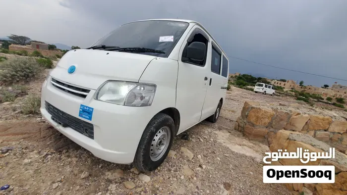 Toyota Voxy 2010 photo 5