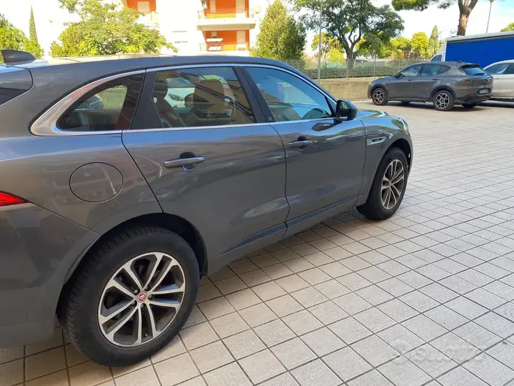 Jaguar F-Pace 2018 photo 4