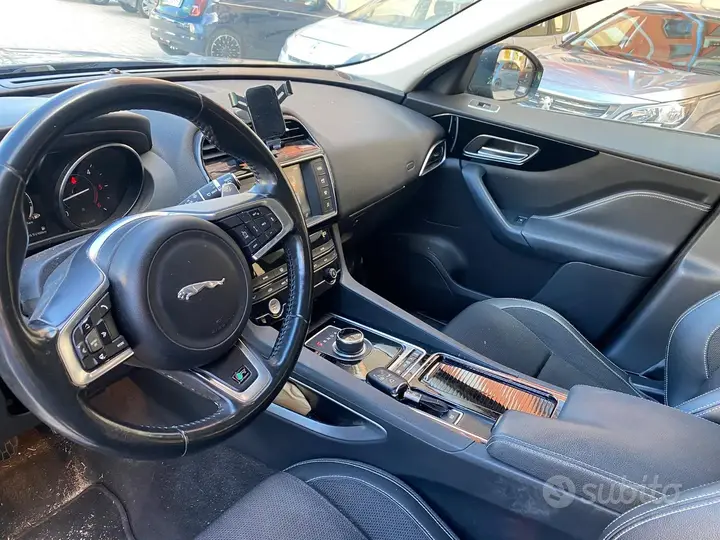 Jaguar F-Pace 2018 photo 5