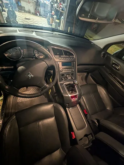 Peugeot 5008 2011 photo 3
