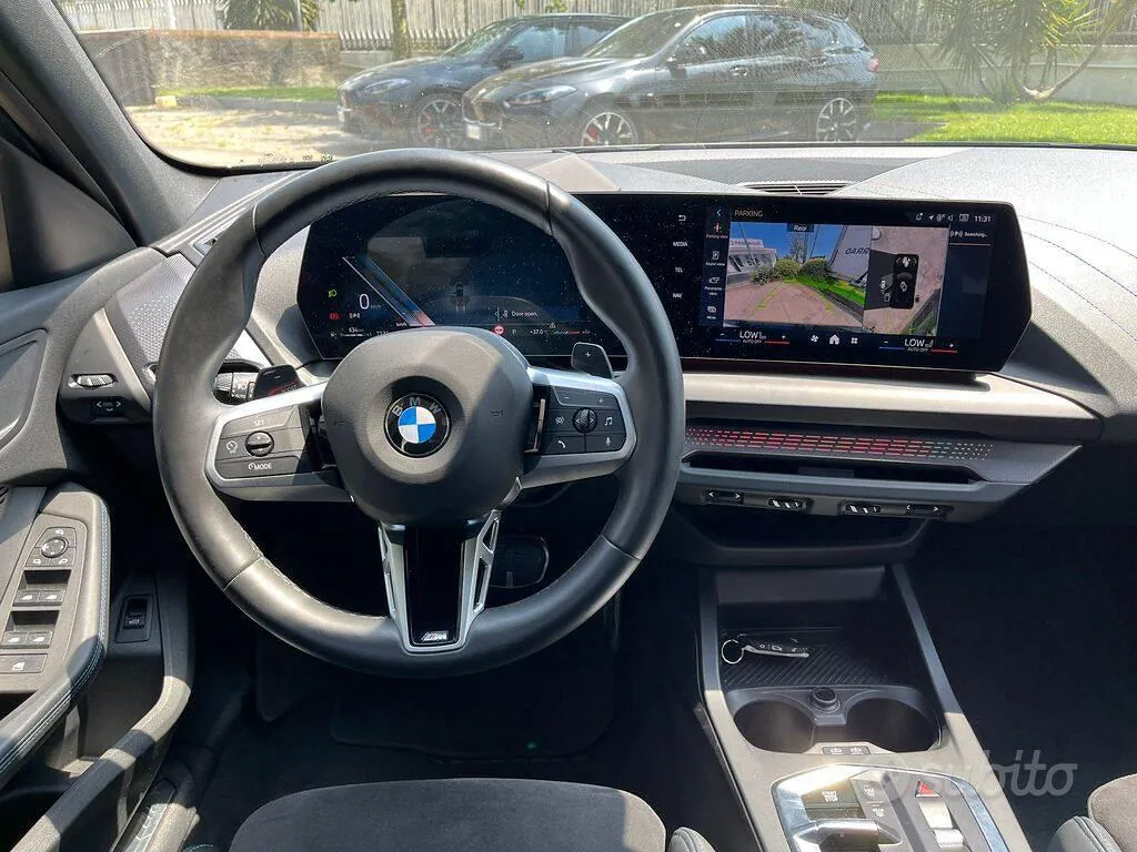 BMW 1 Series 2025 photo 2