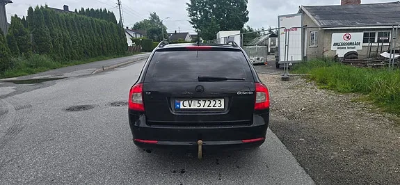 Skoda Octavia 2010 photo 2