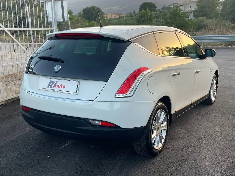 Lancia Delta 2011 photo 3