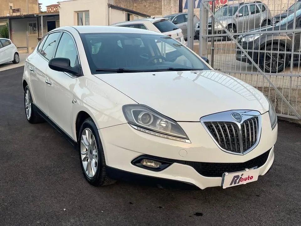 Lancia Delta 2011 photo 2
