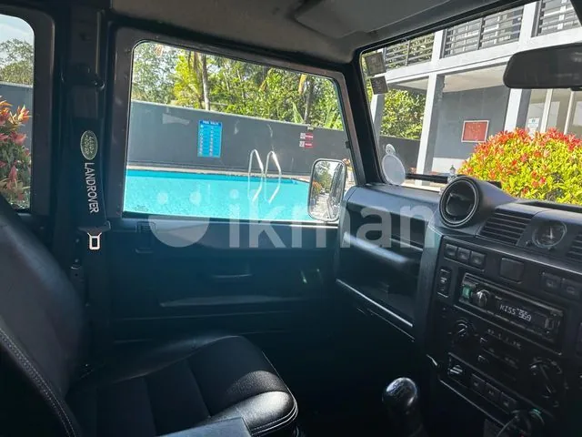Land Rover Defender 1996 photo 5