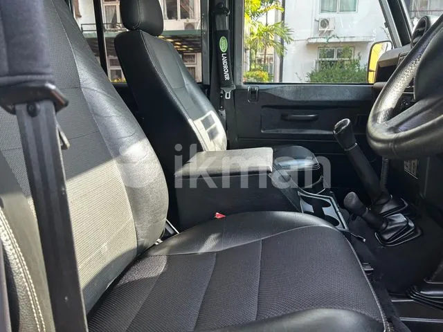 Land Rover Defender 1996 photo 4