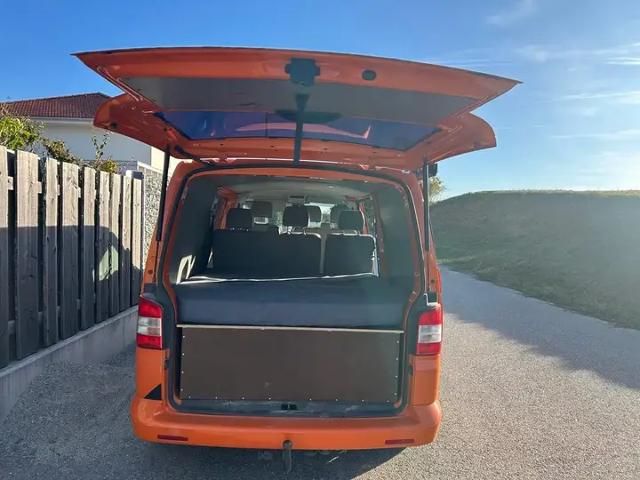 Volkswagen T5 2011 photo 2