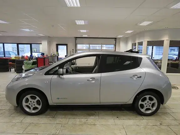 Nissan Leaf 2012 photo 2