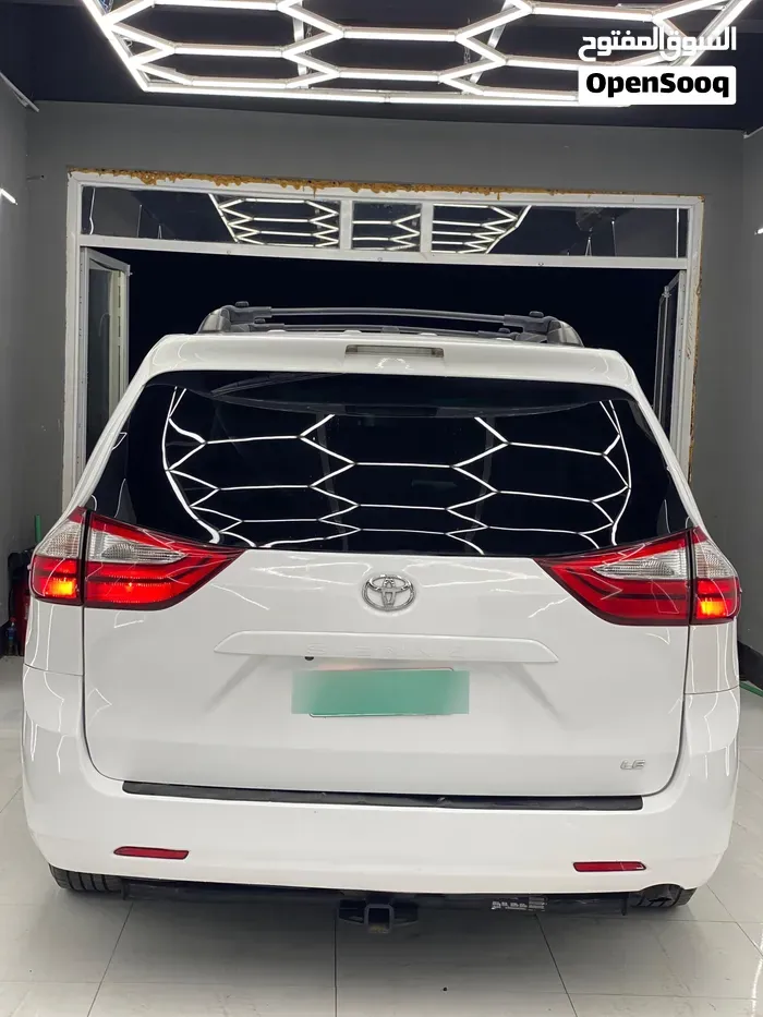 Toyota Sienna 2017 photo 3
