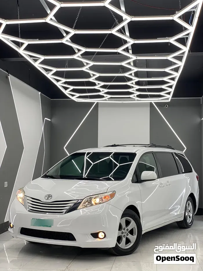 Toyota Sienna 2017 photo 2