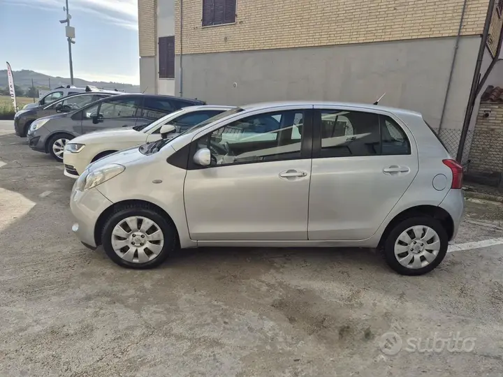 Toyota Yaris 2007 photo 2