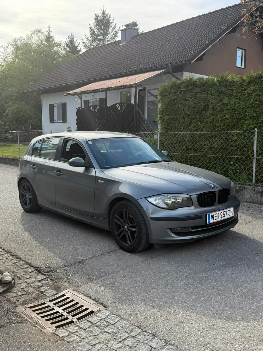 BMW 1 Series 2009 photo 2