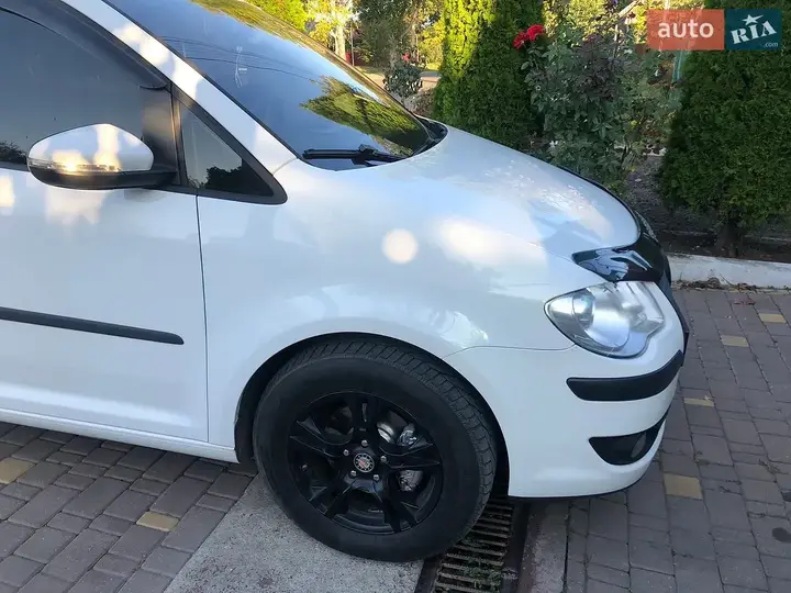 Volkswagen Touran 2009 photo 3