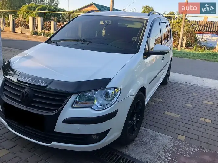 Volkswagen Touran 2009 photo 4