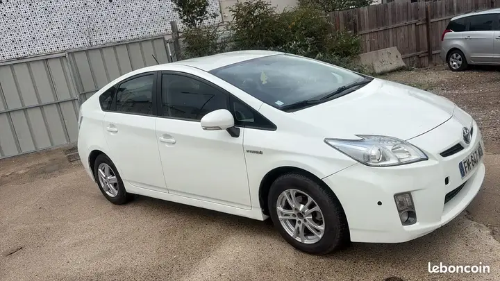 Toyota Prius 2012 photo 2