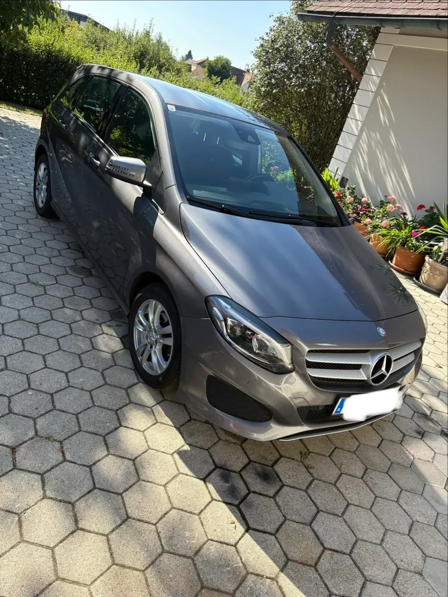 Mercedes-Benz B-Class 2016 photo 2