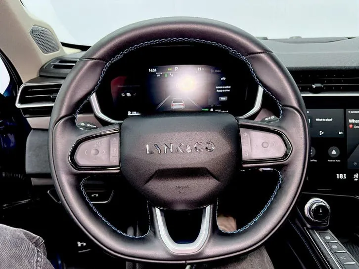 Lynk & Co 1 2023 photo 2