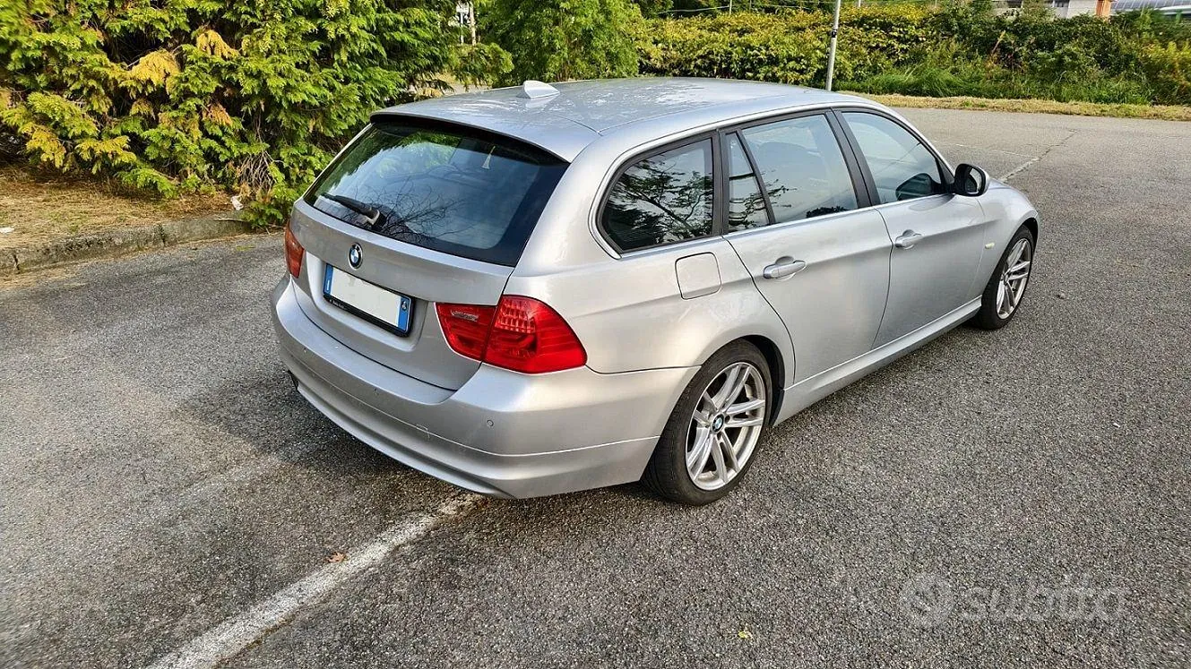 BMW 3 Series 2011 photo 4