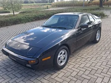 Porsche 944