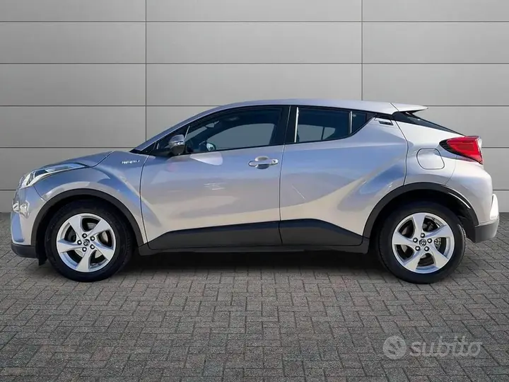 Toyota C-Hr 2019 photo 2