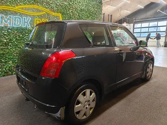 Suzuki Swift 2006 photo 4