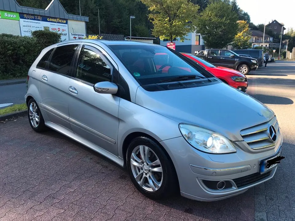 Mercedes-Benz B200