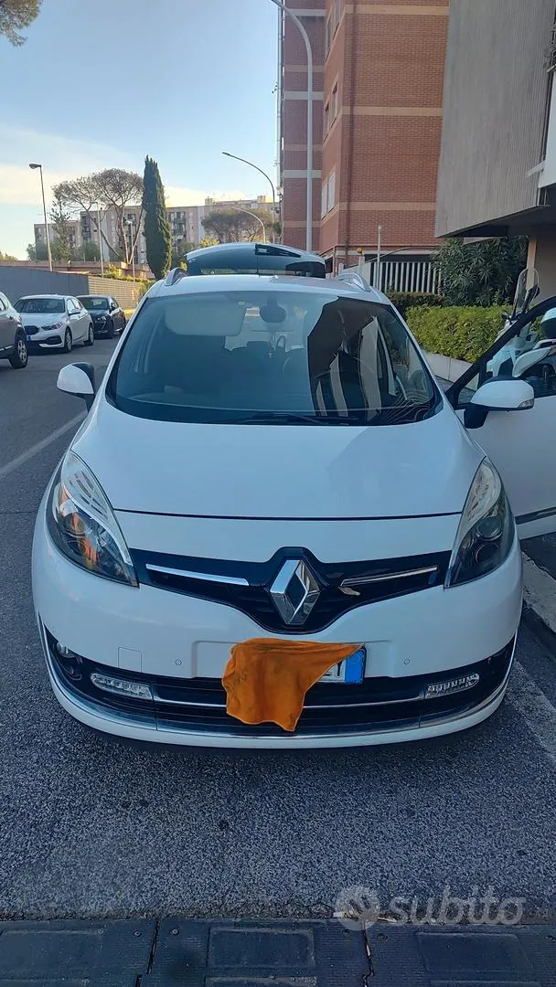 Renault Scenic 2013 photo 2