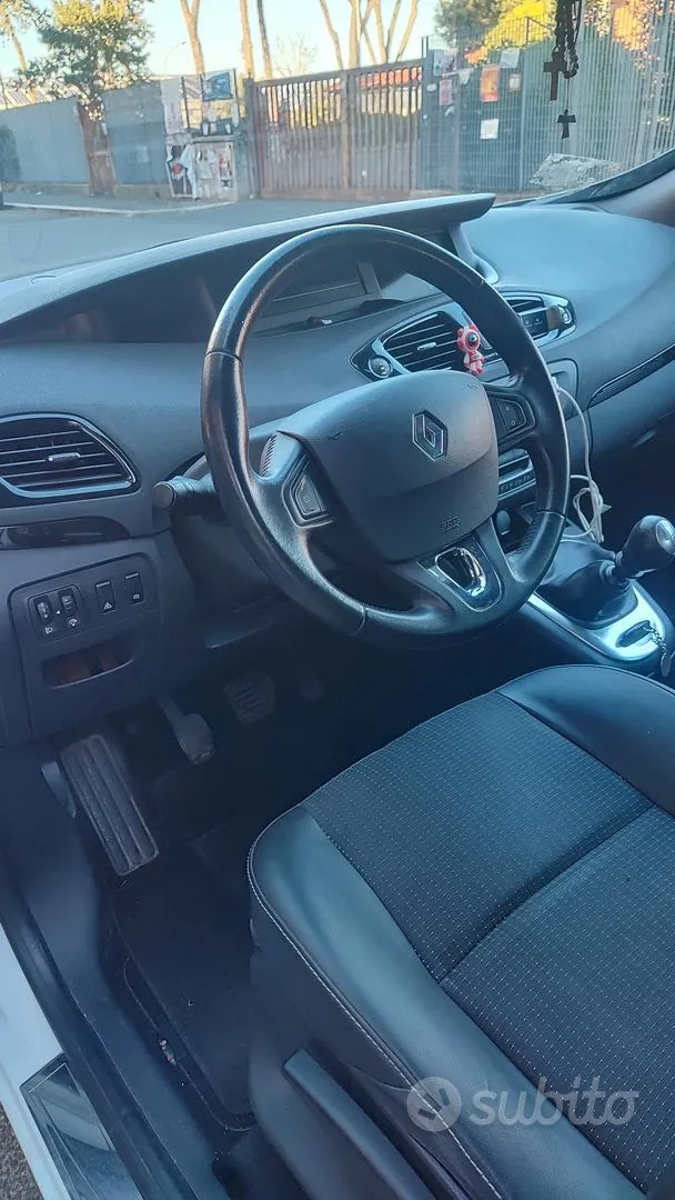 Renault Scenic 2013 photo 4