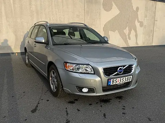 Volvo V50 2011 photo 2