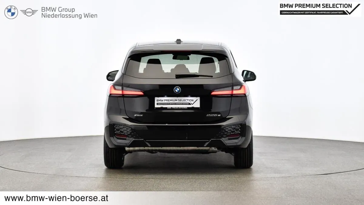 BMW 2 Series 2024 photo 2