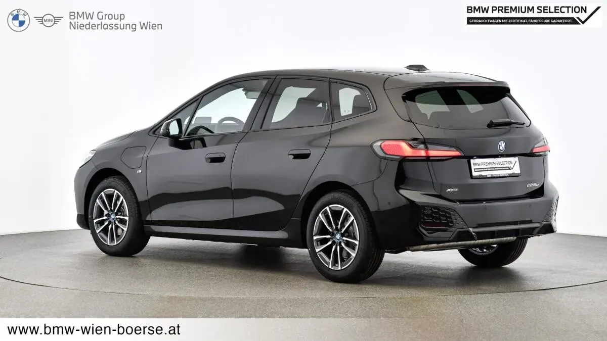 BMW 2 Series 2024 photo 3