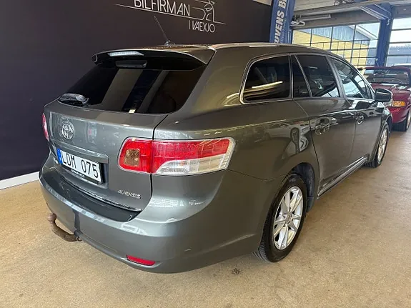 Toyota Avensis 2010 photo 4