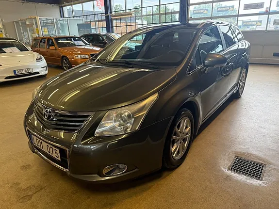 Toyota Avensis 2010 photo 2