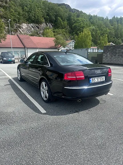 Audi A8 2009 photo 4