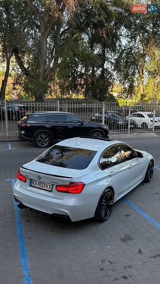 BMW 3 Series 2018 photo 3