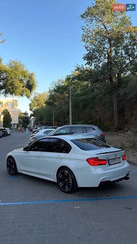 BMW 3 Series 2018 photo 4