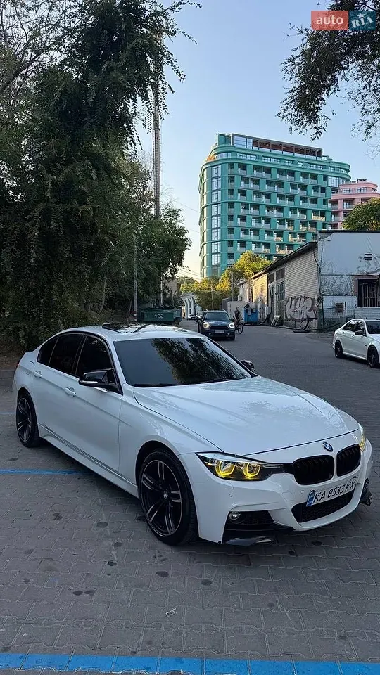 BMW 3 Series 2018 photo 2