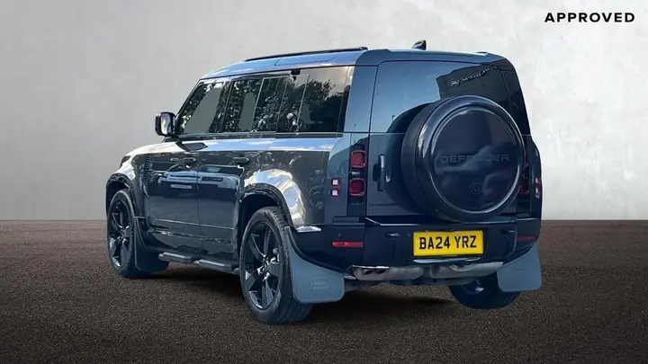 Land Rover Defender 110 2024 photo 2