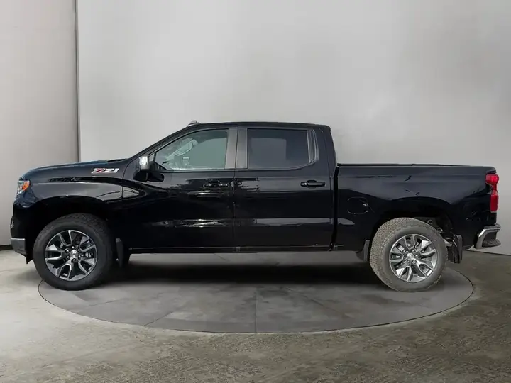 Chevrolet Silverado 1500 2026 photo 2