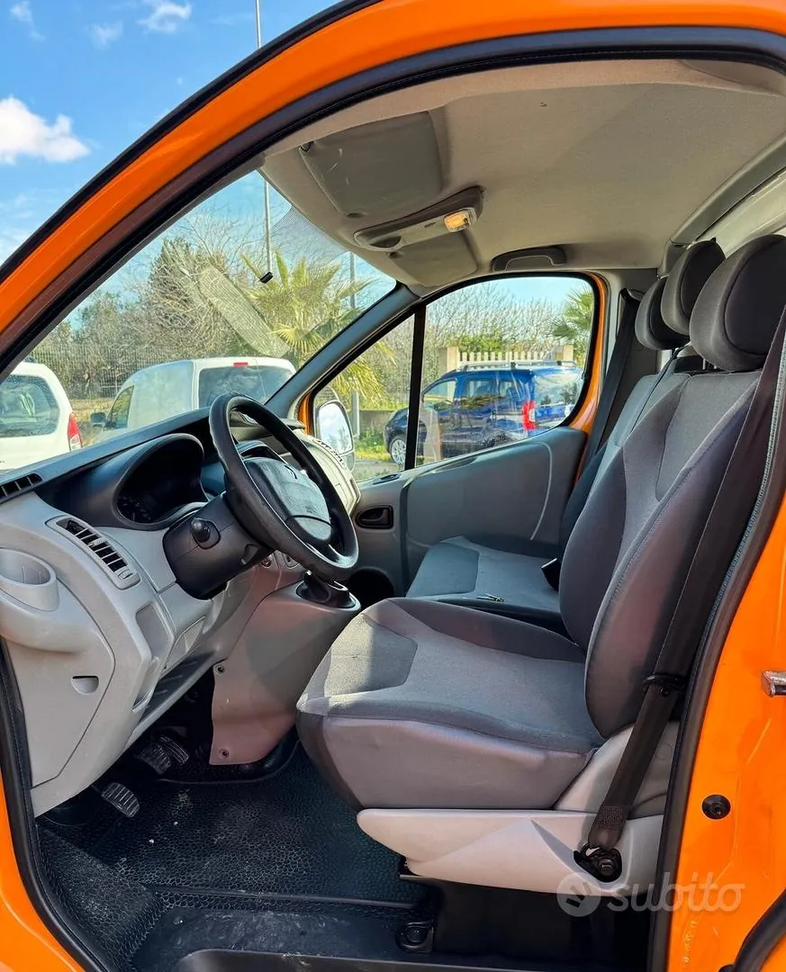 Renault Trafic 2012 photo 3