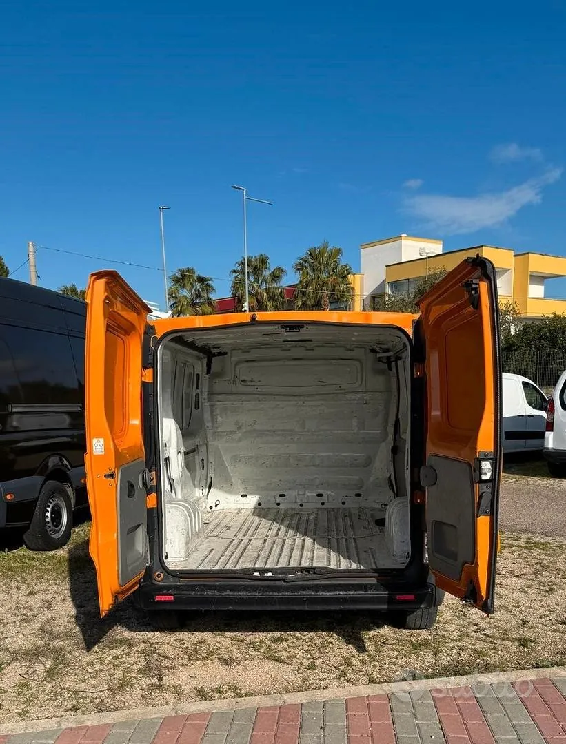 Renault Trafic 2012 photo 5