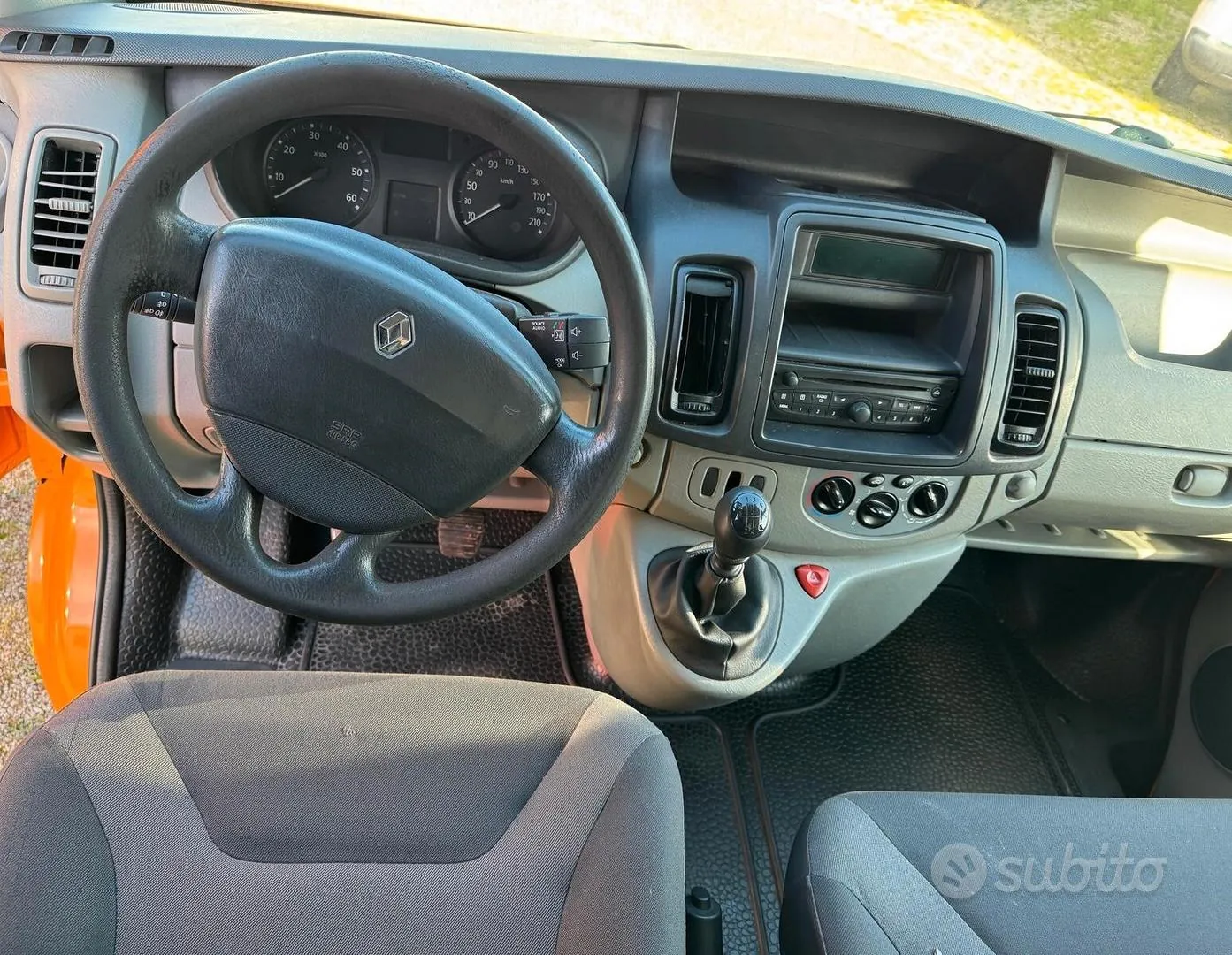 Renault Trafic 2012 photo 4
