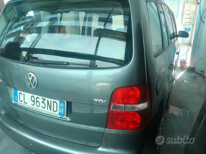 Volkswagen Touran 2004 photo 4