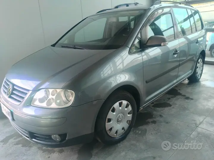Volkswagen Touran 2004 photo 2