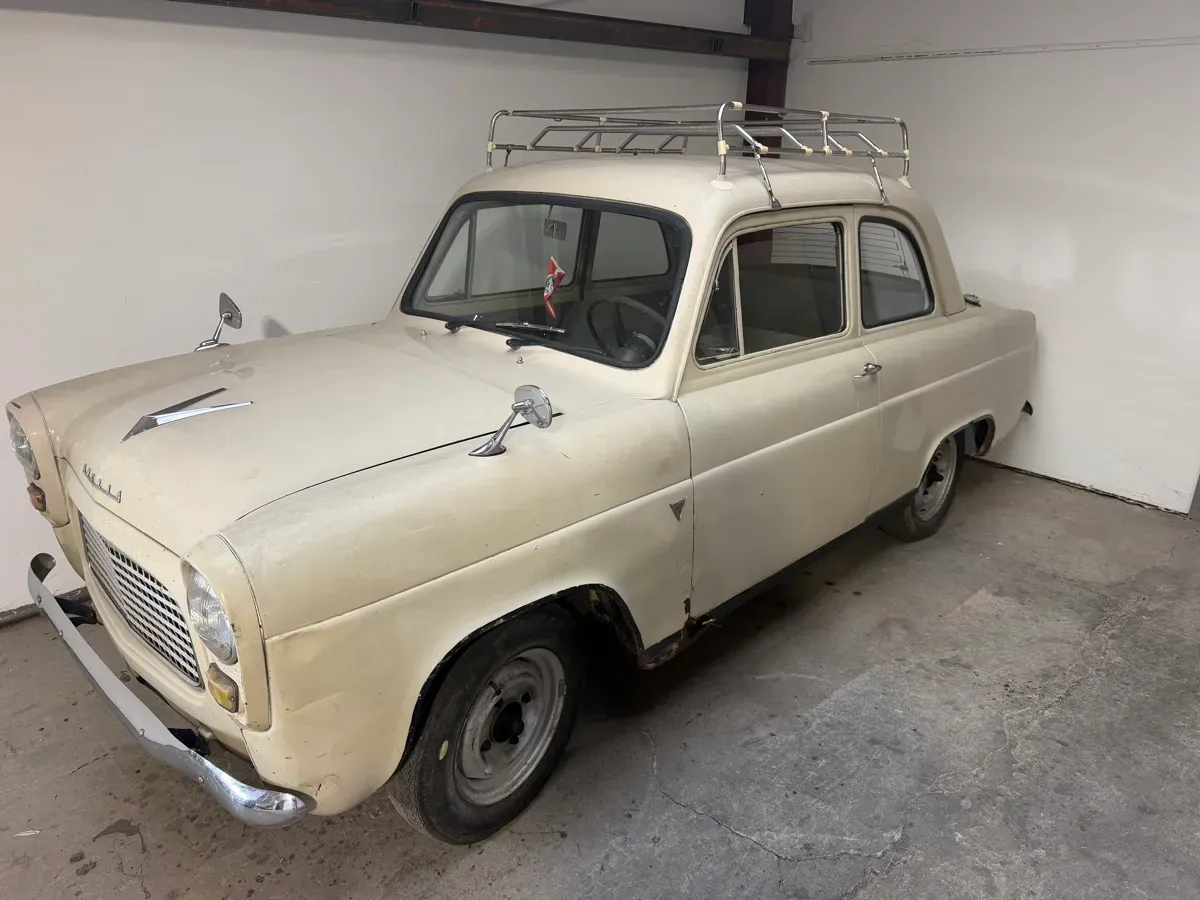 Ford Anglia 100E 1953 photo 2