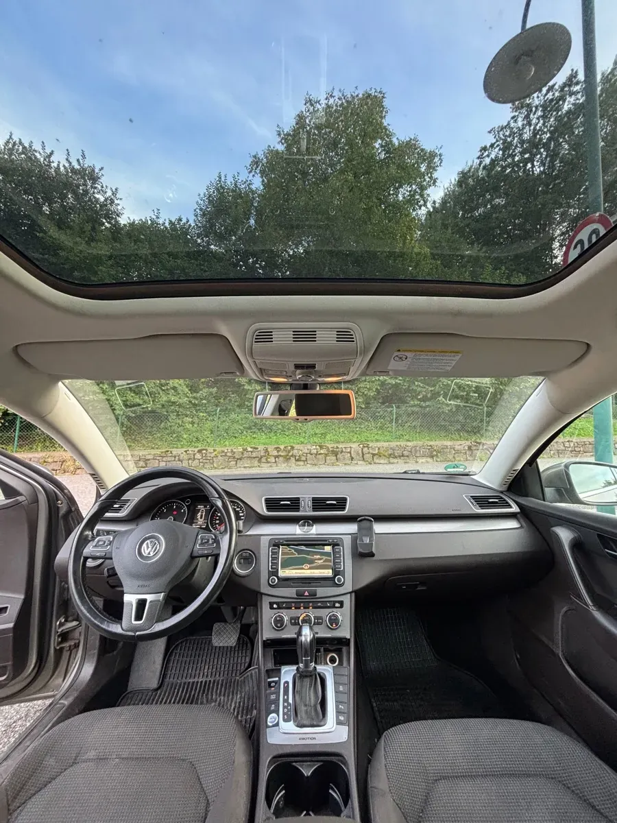 Volkswagen Passat 2012 photo 2
