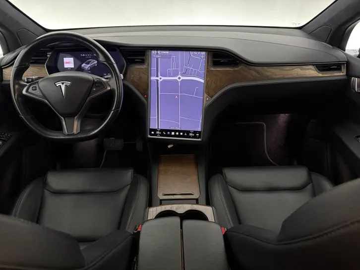 Tesla Model X 2020 photo 2