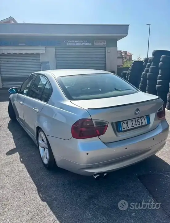 BMW E90 2005 photo 2